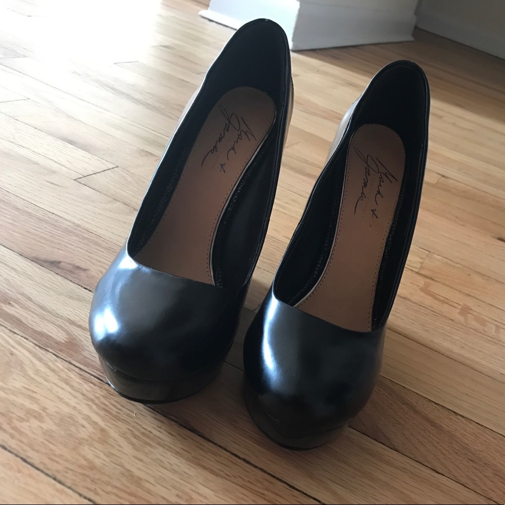 Badgley Mischka Black Wedges