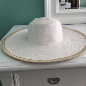 White Floppy Sun Hat
