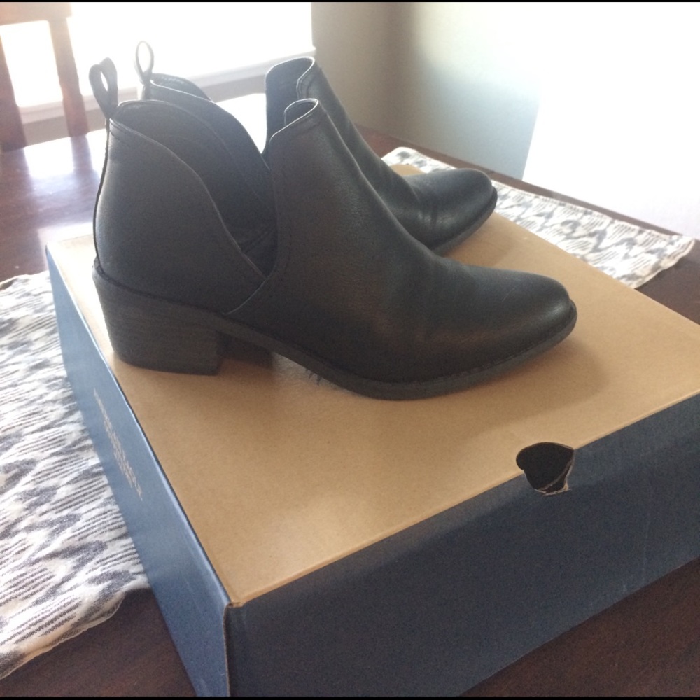 American Eagle Booties