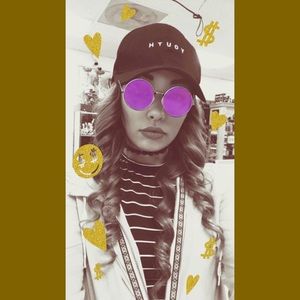 Meet your Posher, Leah