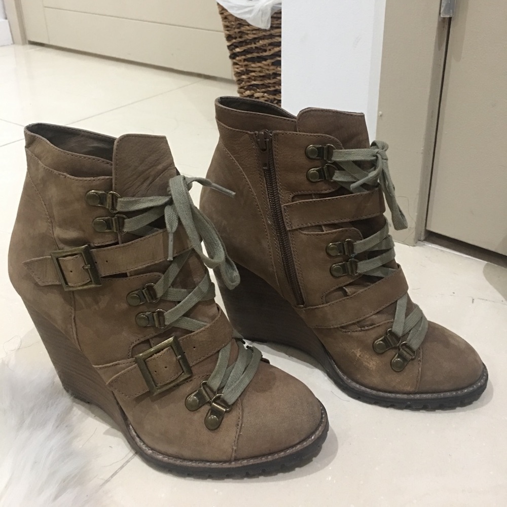 Steve Madden Biing Wedge Bootie