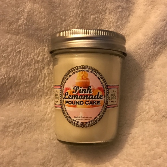 Bath and body works candle - Picture 1 of 2