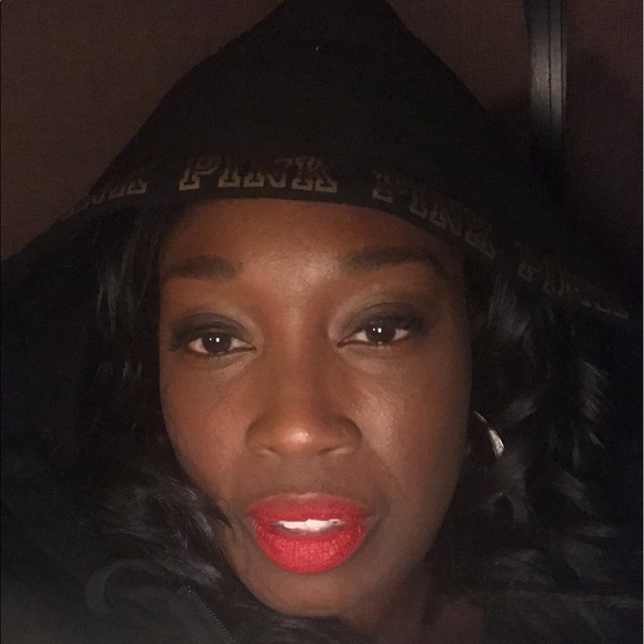 Meet your Posher, Maliaka - Picture 1 of 1