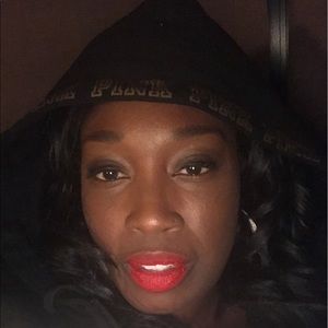 Meet your Posher, Maliaka