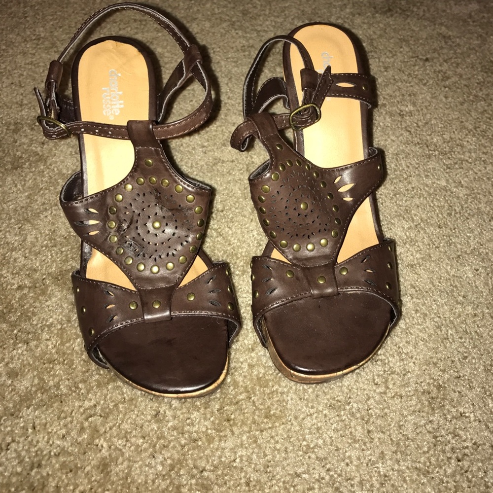 Brown cork wedges