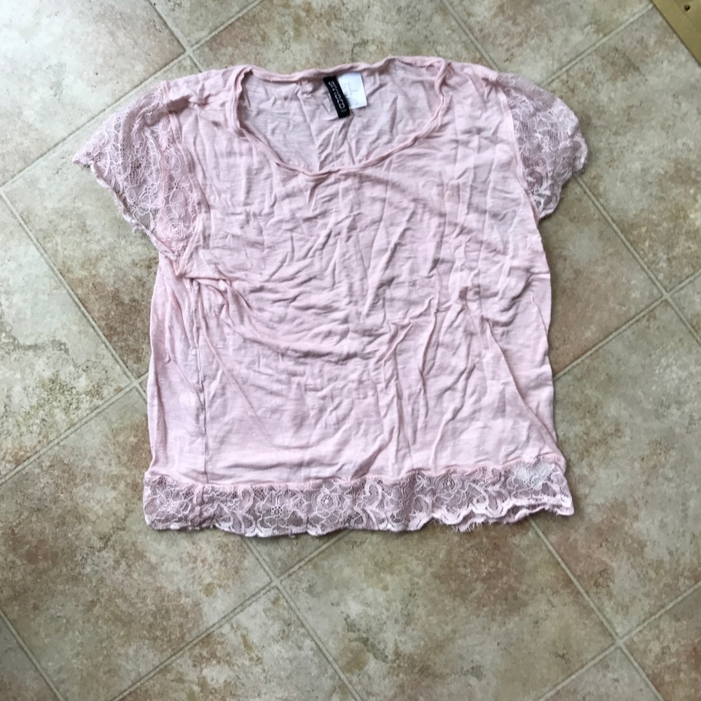 pink top w lace