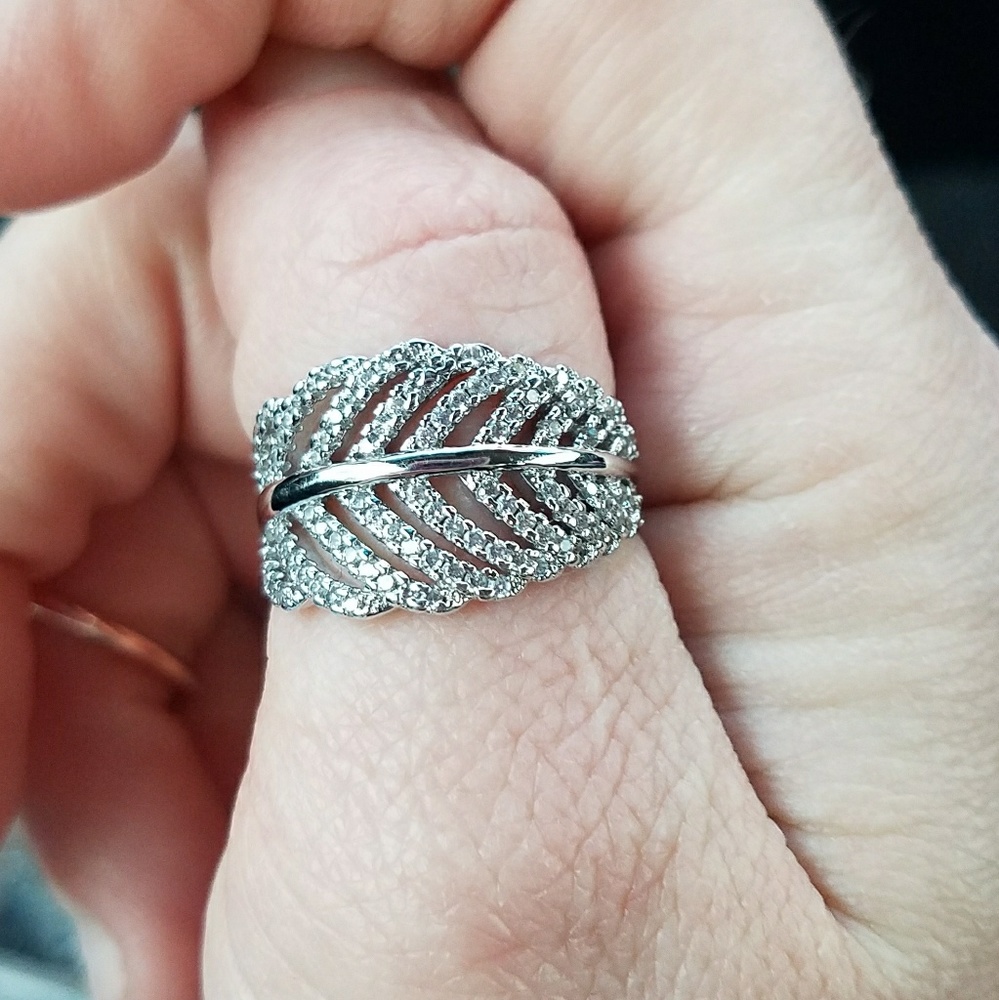 Light as a feather ring