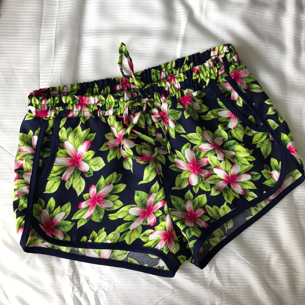 • Floral Drawstring Shorts •
