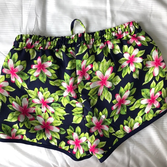 • Floral Drawstring Shorts • - Picture 4 of 4