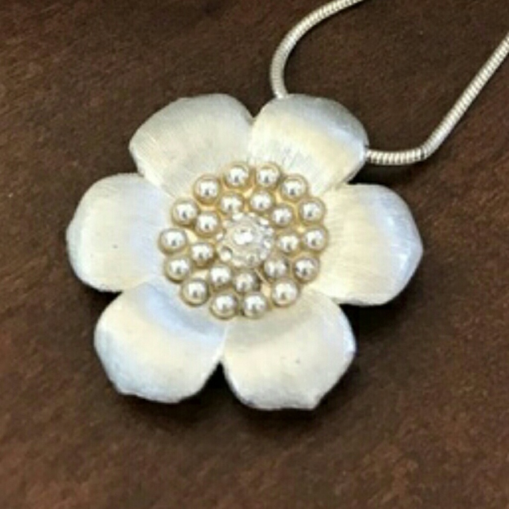 Brighton flower necklace