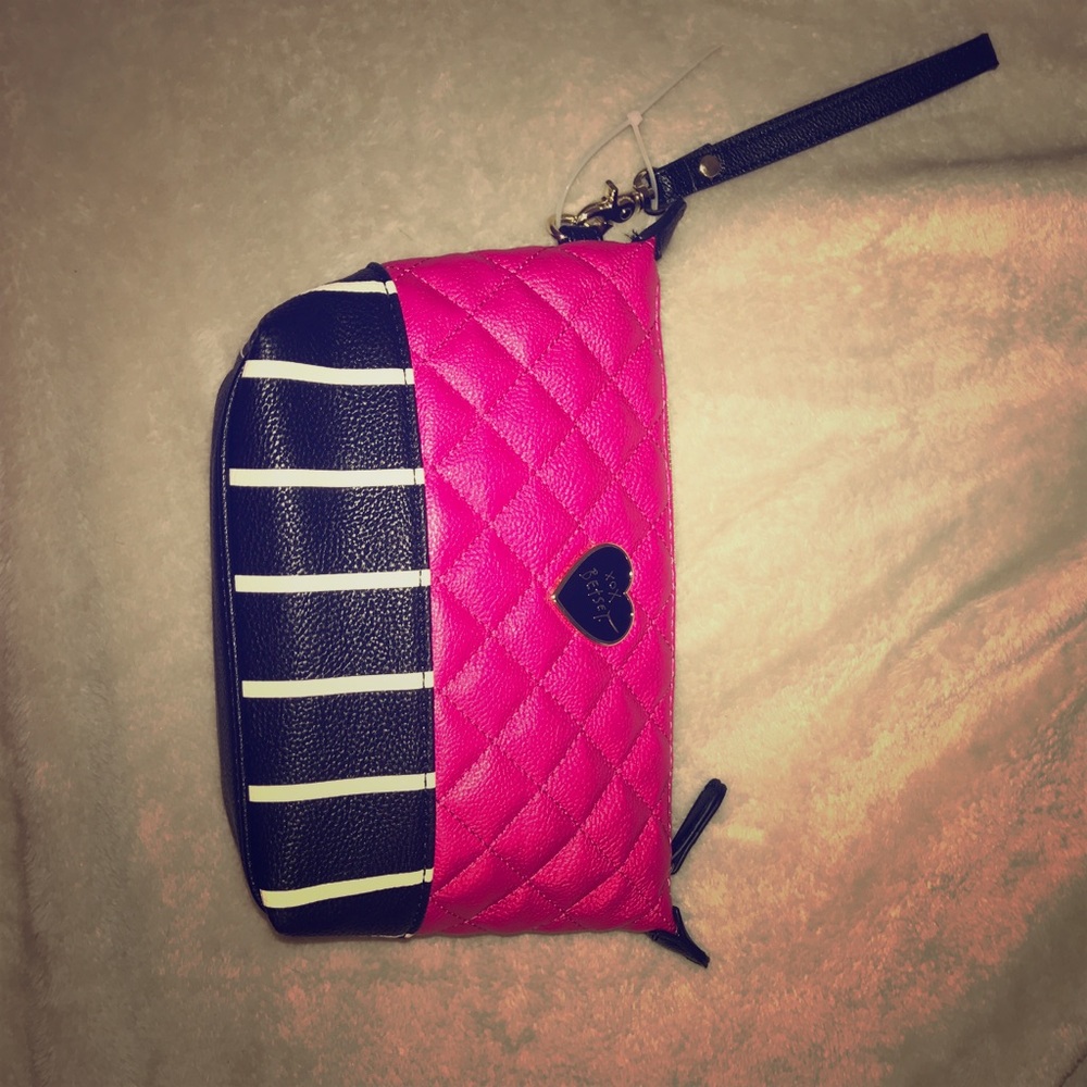 Betsey Johnson Clutch xo ❤