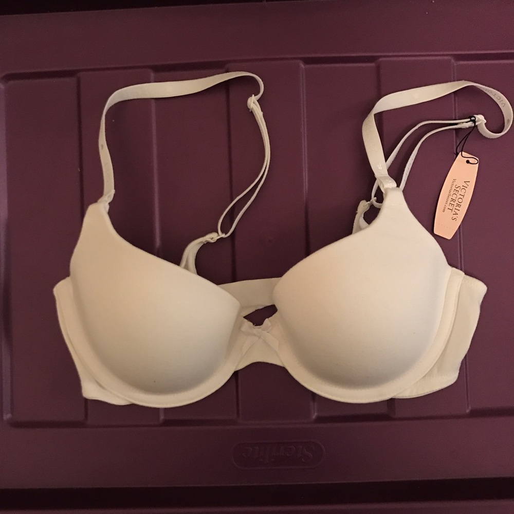 Victoria's Secret t-shirt demi bra 32C