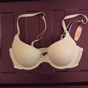 Victoria's Secret t-shirt demi bra 32C