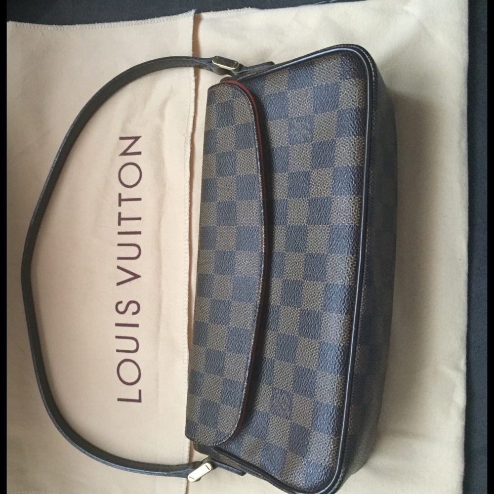 $OLD Authentic Louis Vuitton  👛💕