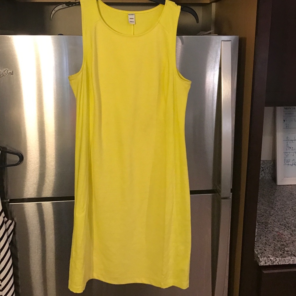 Cheerful yellow bodycon dress