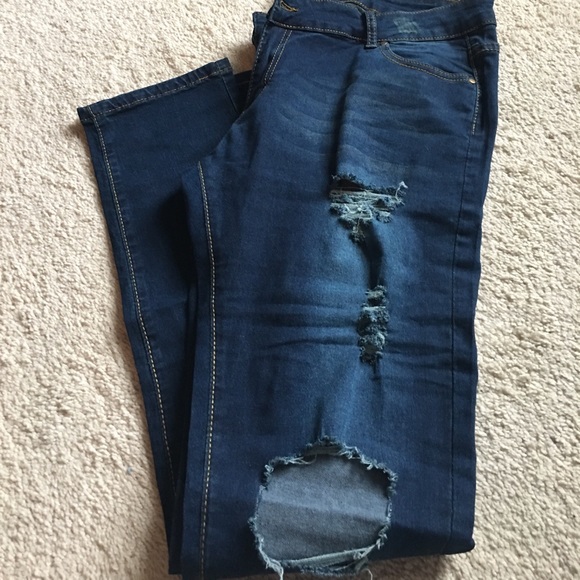 SOLD Distressed skinny stretch jeans - Picture 3 of 3