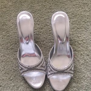 Heels size 6, metallic silver