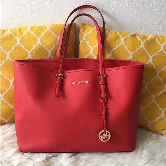 Michael Kors Handbags - 🌸OFFERS?🌸Michael Kors All Leather Large Tote