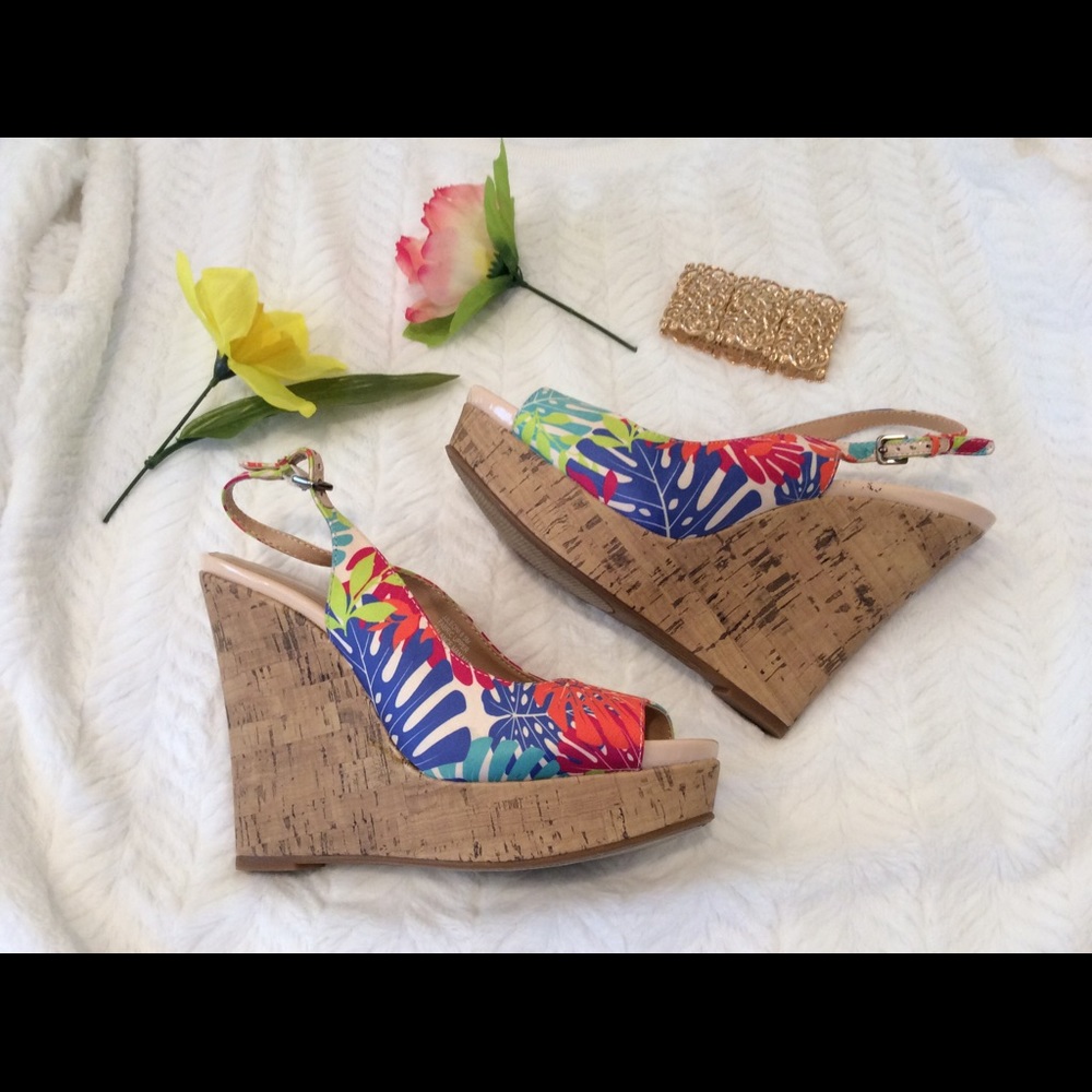 🌷Floral Wedges 🌷 - Picture 3 of 7
