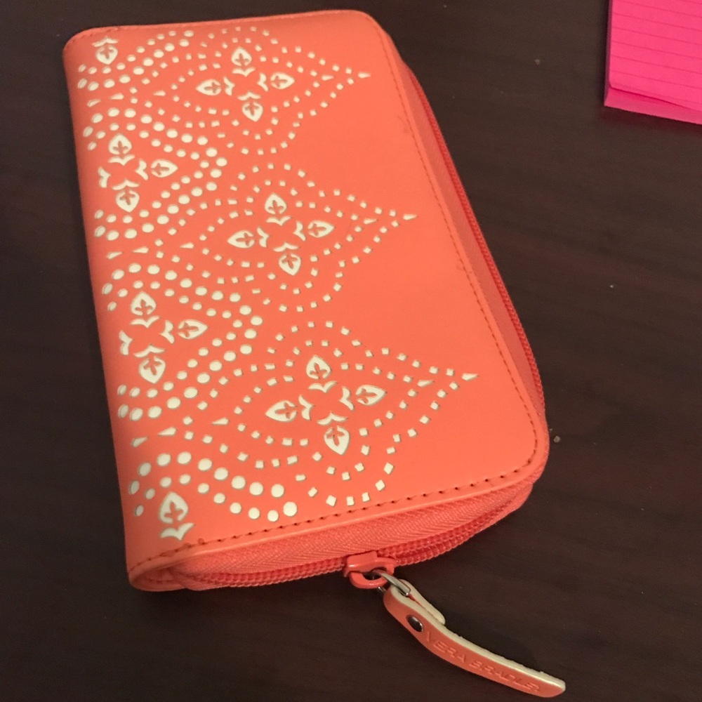 ❌sold❌Vera Bradley- full size wallet!