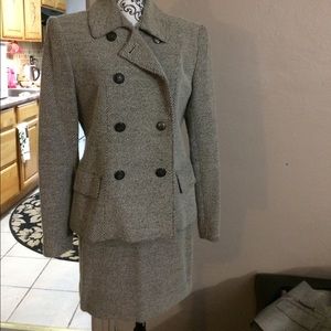 Beautiful suit. Stated 10 but see description .