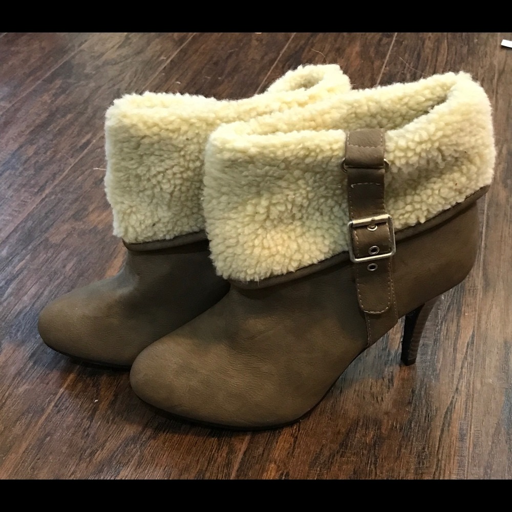 Fur Detail Ankle Booties Size 7.5