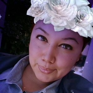 Meet your Posher, Alma