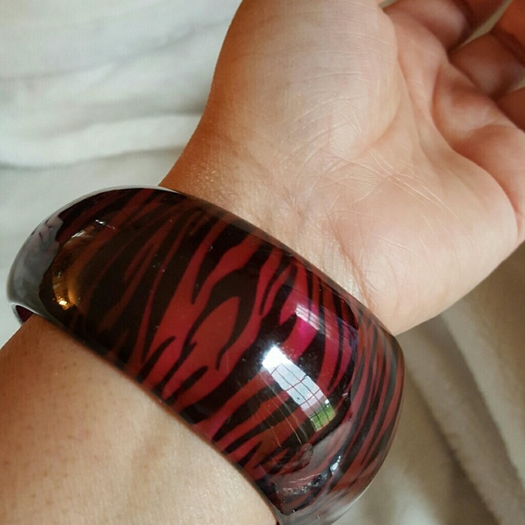 LAST 1! Pink Zebra Print Bangle - Picture 3 of 5