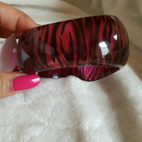 LAST 1! Pink Zebra Print Bangle - Picture 4 of 5
