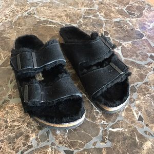fuzzy black birkenstocks