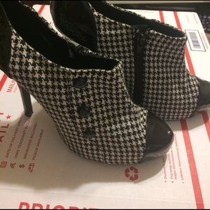 Houndstooth Booties
