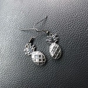 🍍🍍Matching pineapple earrings and choker set🍍🍍