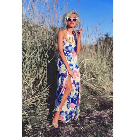 UO Reverse Midsummer Floral Maxi Dress - Picture 2 of 8