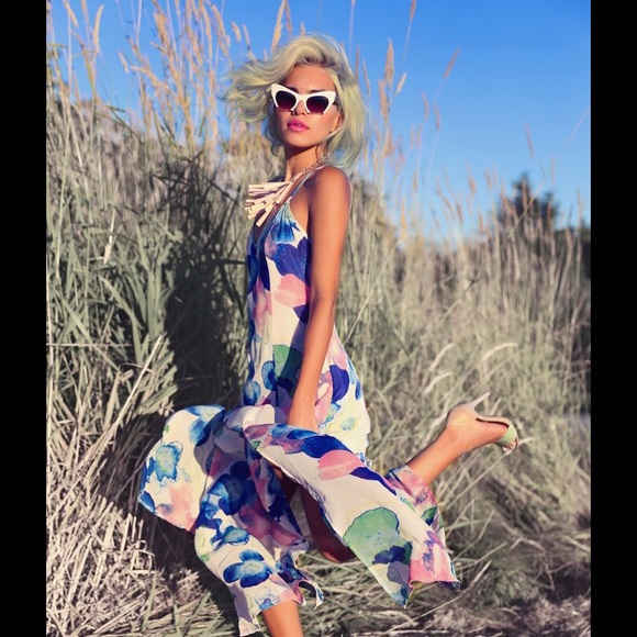 UO Reverse Midsummer Floral Maxi Dress - Picture 3 of 8