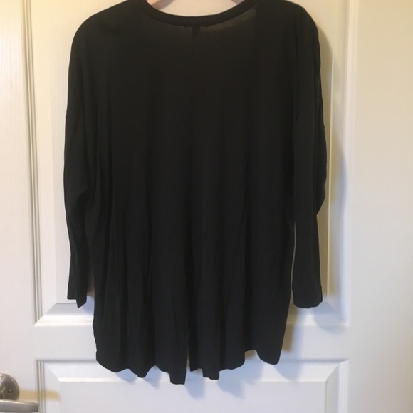 Black 3/4 sleeve top - Picture 2 of 3