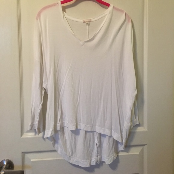 White 3/4 sleeve v neck - Picture 1 of 3