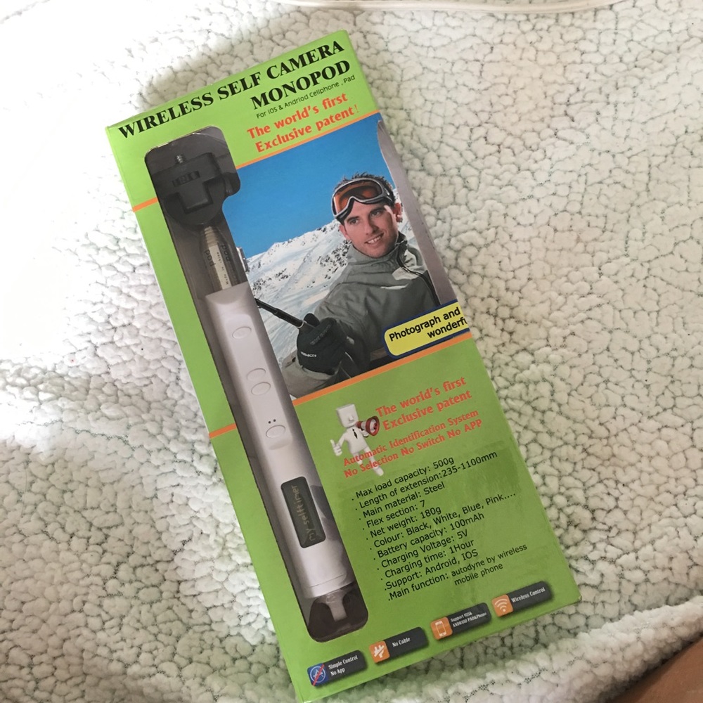 ✨WIRELESS SELF CAMERA MONOPOD✨