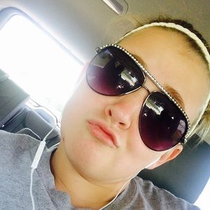 Meet your Posher, Clara