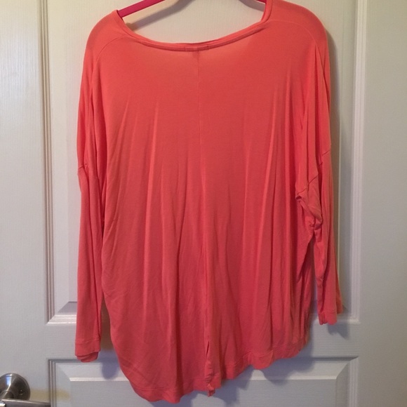 Coral 3/4 sleeve v neck - Picture 2 of 4