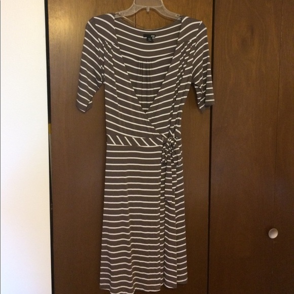 H&M Dresses & Skirts - Brown and white side tie dress