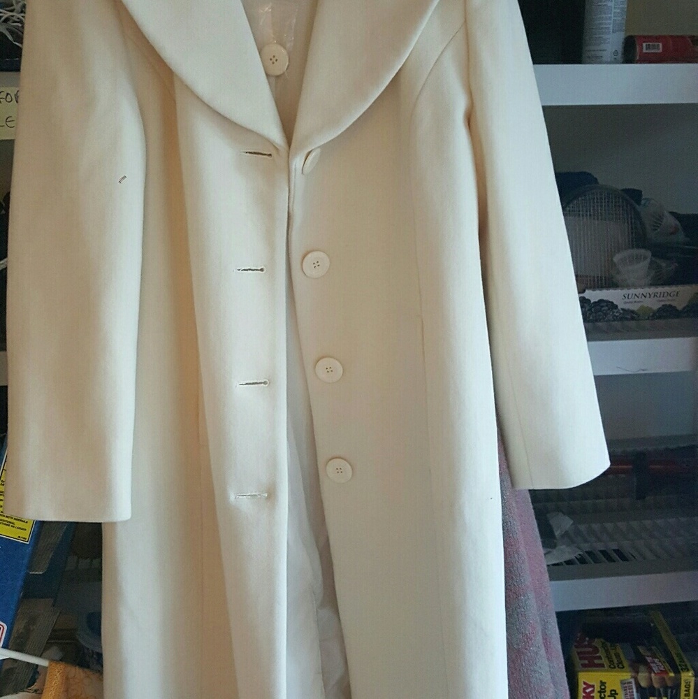Brand new ivory coat by Metrostyle