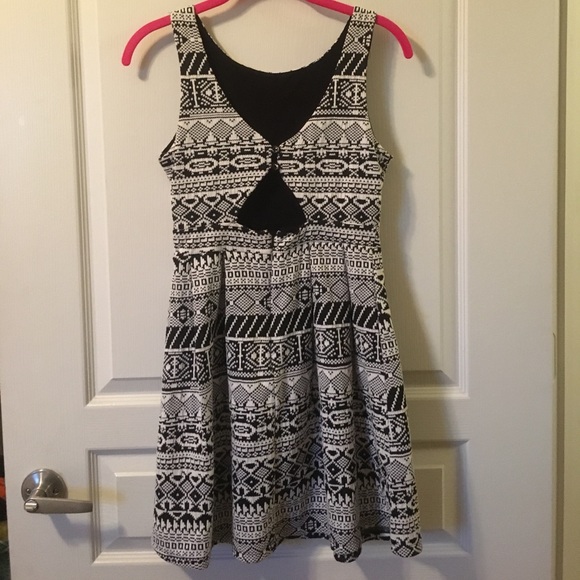 Black and white dress - Picture 2 of 3