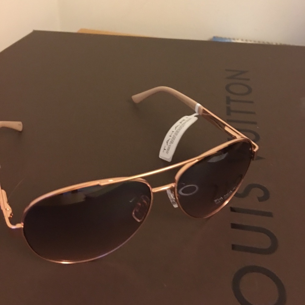 Tahari Champagne Rose sunglasses