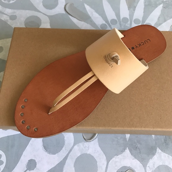 Sz 9.5 Lucky Brand 'Ari' Thong Sandal - Picture 3 of 5