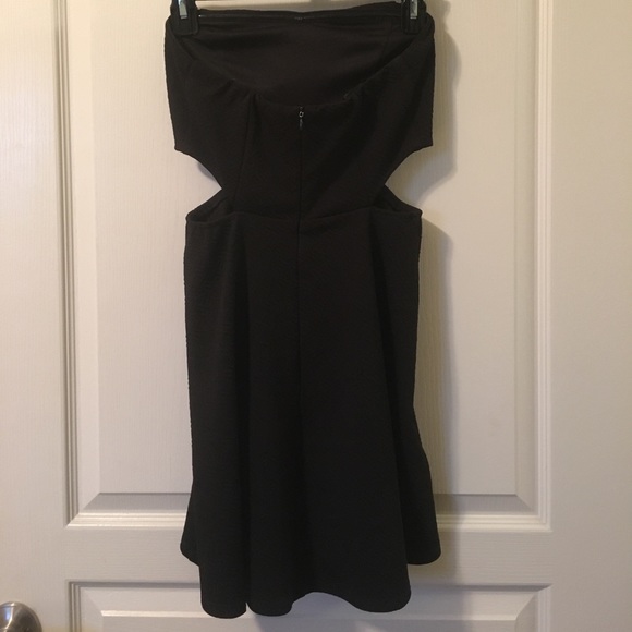 Black cut out side dress - Picture 2 of 4