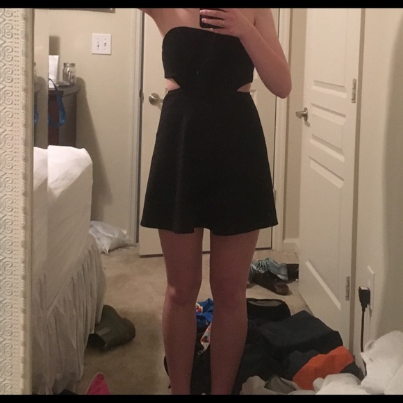 Black cut out side dress - Picture 4 of 4