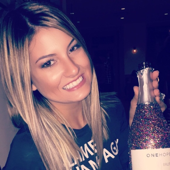 Meet your Posher, Ashley - Picture 1 of 1