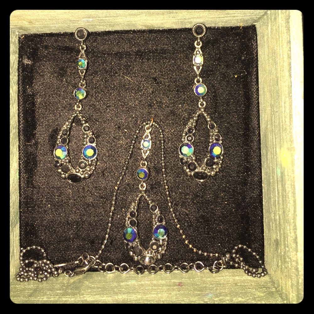 Boutique Necklace and earrings set.  New. Guess