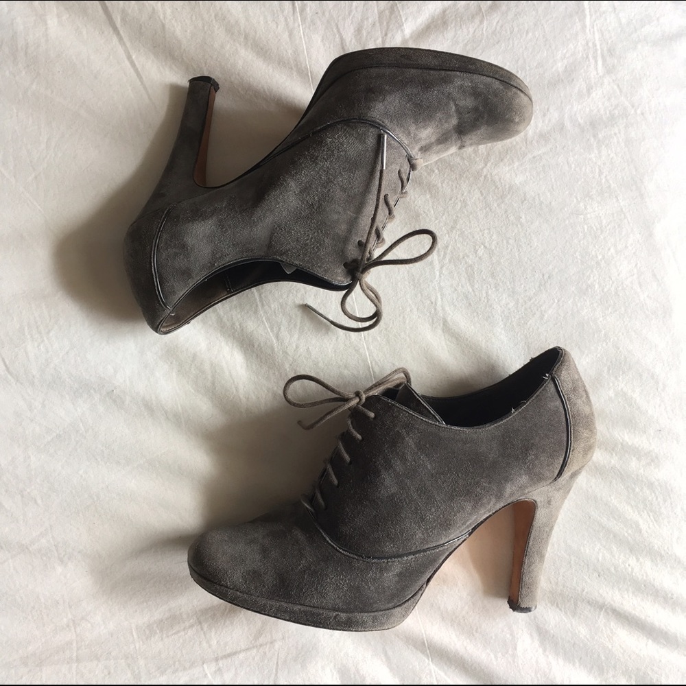 CIRCA Joan & David grey suede pumps