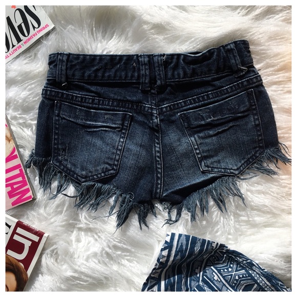 Billabong Shorts - Picture 3 of 3